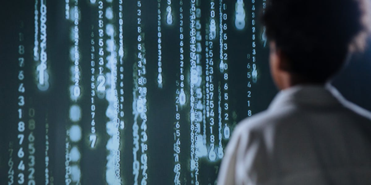 Monitoramento de vibração com IA para máquinas rotativas